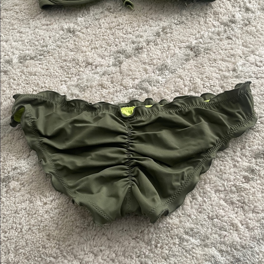 Victoria’s Secrets Essential Ruffled Bikini - Picture 4 of 7